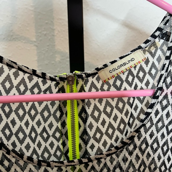 Colorblind Black & White Print Yellow Zip Size Large - Picture 3 of 5